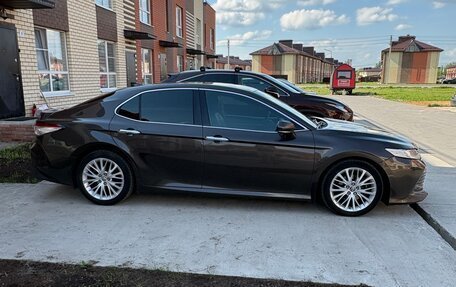 Toyota Camry, 2018 год, 2 690 000 рублей, 2 фотография