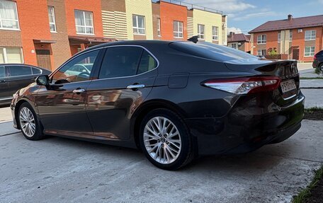 Toyota Camry, 2018 год, 2 690 000 рублей, 3 фотография