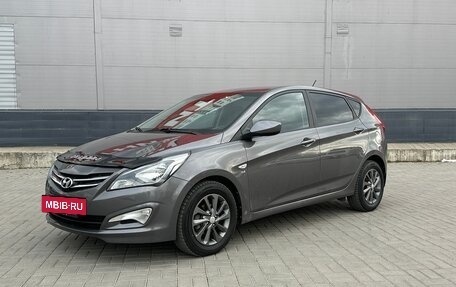 Hyundai Solaris II рестайлинг, 2015 год, 985 000 рублей, 4 фотография