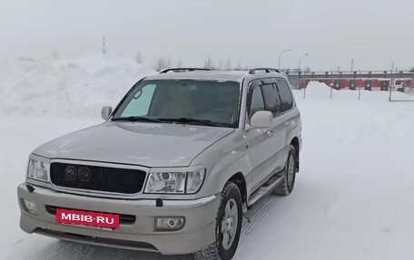 Toyota Land Cruiser 100 рестайлинг 2, 2002 год, 1 800 000 рублей, 2 фотография