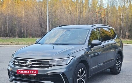 Volkswagen Tiguan II, 2022 год, 4 200 000 рублей, 2 фотография
