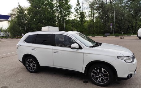 Mitsubishi Outlander III рестайлинг 3, 2014 год, 1 730 000 рублей, 3 фотография