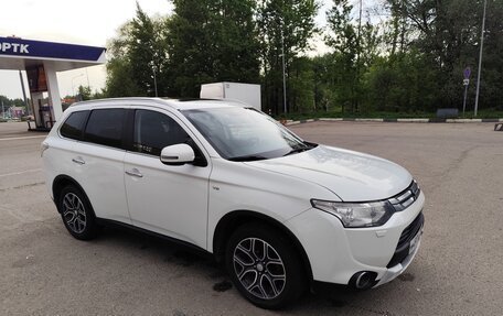 Mitsubishi Outlander III рестайлинг 3, 2014 год, 1 730 000 рублей, 4 фотография