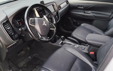 Mitsubishi Outlander III рестайлинг 3, 2014 год, 1 730 000 рублей, 11 фотография