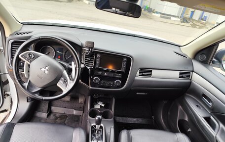 Mitsubishi Outlander III рестайлинг 3, 2014 год, 1 730 000 рублей, 10 фотография