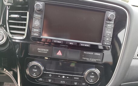 Mitsubishi Outlander III рестайлинг 3, 2014 год, 1 730 000 рублей, 13 фотография