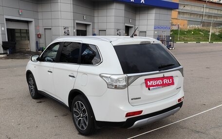Mitsubishi Outlander III рестайлинг 3, 2014 год, 1 730 000 рублей, 5 фотография