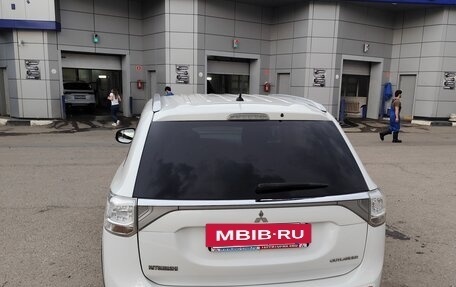 Mitsubishi Outlander III рестайлинг 3, 2014 год, 1 730 000 рублей, 7 фотография