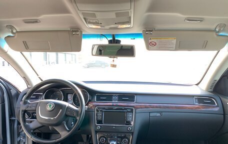 Skoda Superb III рестайлинг, 2013 год, 820 000 рублей, 10 фотография