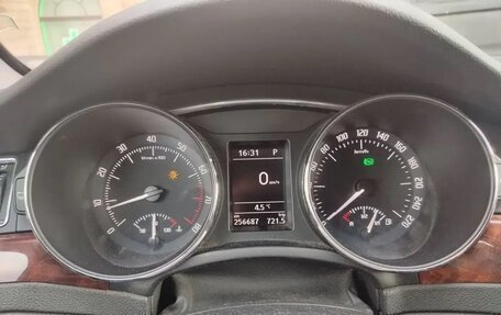 Skoda Superb III рестайлинг, 2013 год, 820 000 рублей, 13 фотография