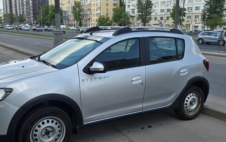 Renault Sandero II рестайлинг, 2015 год, 890 000 рублей, 2 фотография