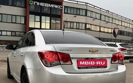 Chevrolet Cruze II, 2010 год, 650 000 рублей, 4 фотография