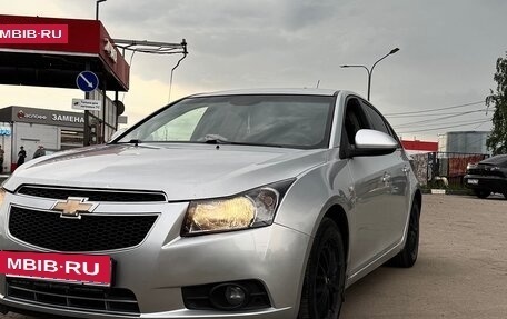 Chevrolet Cruze II, 2010 год, 650 000 рублей, 2 фотография