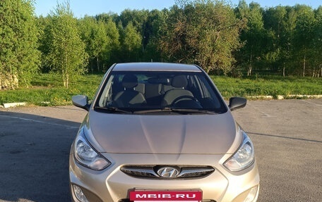 Hyundai Solaris II рестайлинг, 2011 год, 780 000 рублей, 3 фотография
