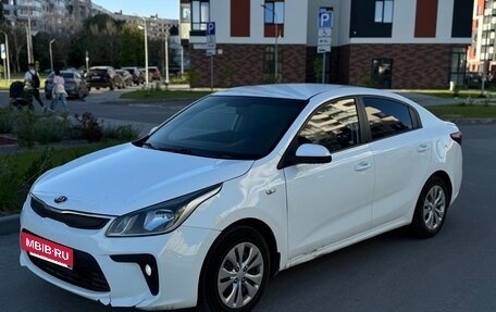 KIA Rio IV, 2018 год, 1 000 000 рублей, 2 фотография