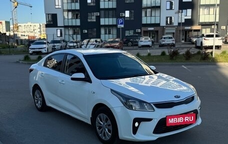 KIA Rio IV, 2018 год, 1 000 000 рублей, 3 фотография