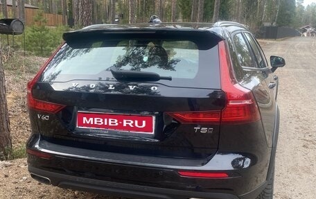 Volvo V60 Cross Country II, 2021 год, 4 450 000 рублей, 1 фотография