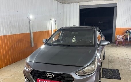 Hyundai Solaris II рестайлинг, 2018 год, 925 000 рублей, 1 фотография