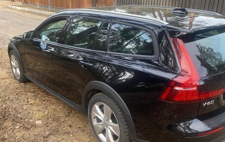 Volvo V60 Cross Country II, 2021 год, 4 450 000 рублей, 4 фотография