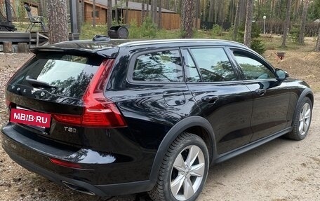Volvo V60 Cross Country II, 2021 год, 4 450 000 рублей, 3 фотография