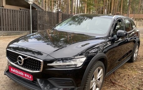 Volvo V60 Cross Country II, 2021 год, 4 450 000 рублей, 2 фотография
