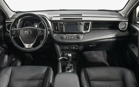 Toyota RAV4, 2016 год, 1 855 000 рублей, 13 фотография