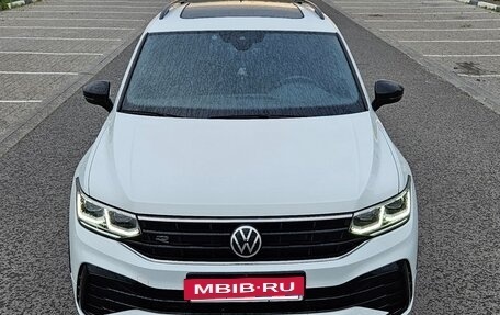 Volkswagen Tiguan II, 2021 год, 5 500 000 рублей, 2 фотография