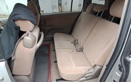 Toyota ISis I, 2005 год, 695 000 рублей, 4 фотография