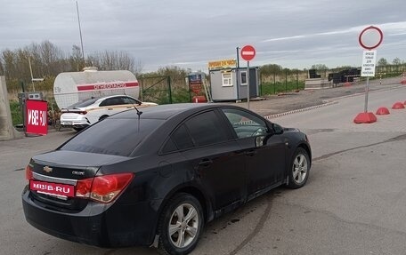 Chevrolet Cruze II, 2010 год, 600 000 рублей, 3 фотография