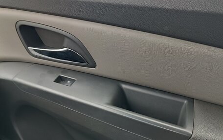 Chevrolet Cruze II, 2010 год, 600 000 рублей, 16 фотография