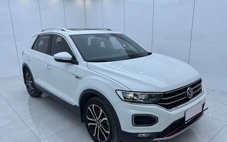 Volkswagen T-Roc I, 2025 год, 2 000 000 рублей, 3 фотография