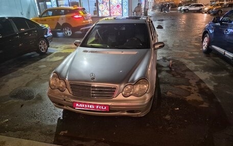 Mercedes-Benz C-Класс, 2001 год, 800 000 рублей, 1 фотография