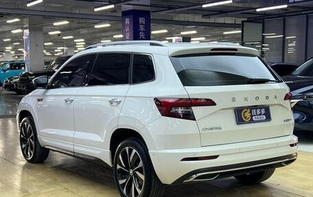 Skoda Karoq I, 2022 год, 1 870 000 рублей, 6 фотография