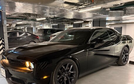 Dodge Challenger III рестайлинг 2, 2019 год, 4 150 000 рублей, 2 фотография