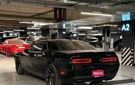 Dodge Challenger III рестайлинг 2, 2019 год, 4 150 000 рублей, 4 фотография