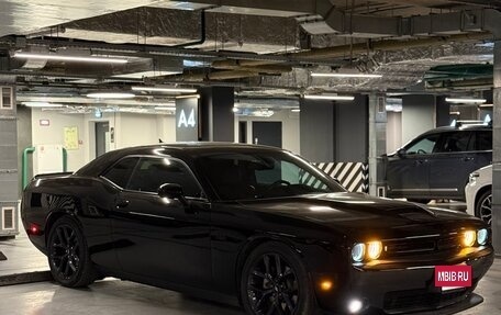 Dodge Challenger III рестайлинг 2, 2019 год, 4 150 000 рублей, 5 фотография