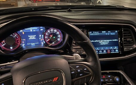 Dodge Challenger III рестайлинг 2, 2019 год, 4 150 000 рублей, 11 фотография