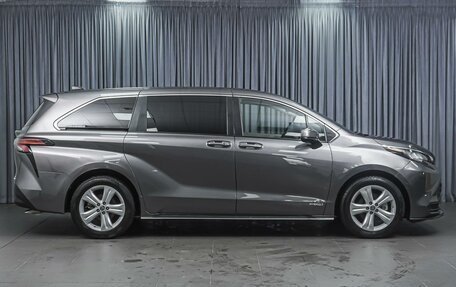 Toyota Sienna, 2021 год, 4 187 000 рублей, 5 фотография