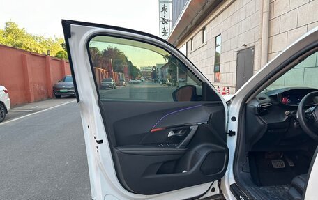 Peugeot 2008 II, 2022 год, 1 150 000 рублей, 16 фотография