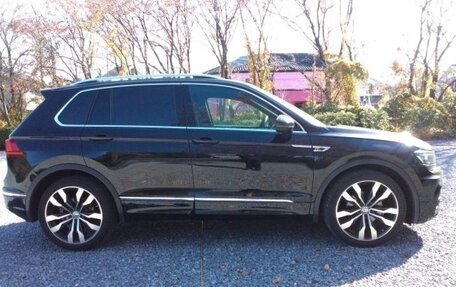 Volkswagen Tiguan II, 2018 год, 2 100 000 рублей, 7 фотография