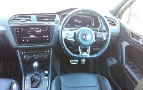 Volkswagen Tiguan II, 2018 год, 2 100 000 рублей, 11 фотография
