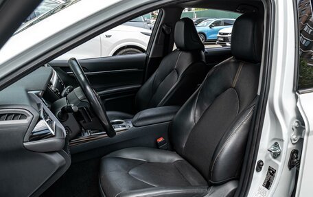 Toyota Camry, 2020 год, 3 170 000 рублей, 10 фотография