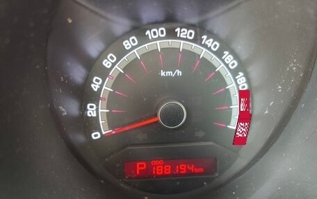 KIA Venga I, 2011 год, 800 000 рублей, 9 фотография