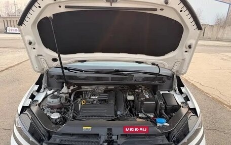 Volkswagen Touran III, 2022 год, 1 700 000 рублей, 9 фотография