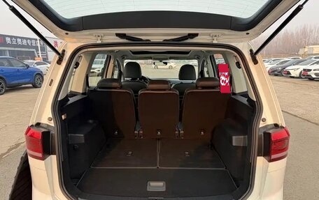 Volkswagen Touran III, 2022 год, 1 700 000 рублей, 10 фотография