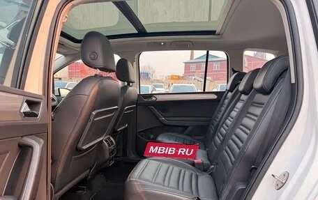 Volkswagen Touran III, 2022 год, 1 700 000 рублей, 8 фотография