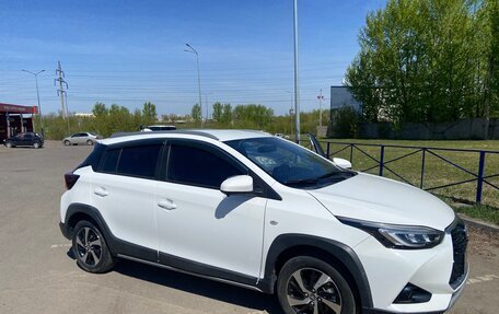 Toyota Yaris, 2021 год, 1 450 000 рублей, 2 фотография