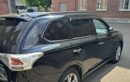 Mitsubishi Outlander III рестайлинг 3, 2013 год, 1 300 000 рублей, 3 фотография
