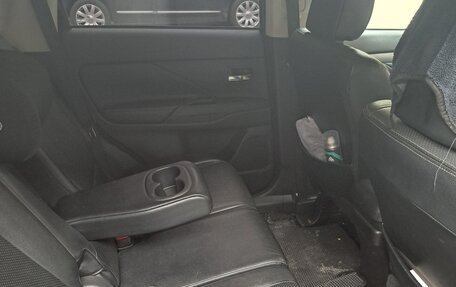 Mitsubishi Outlander III рестайлинг 3, 2013 год, 1 300 000 рублей, 11 фотография