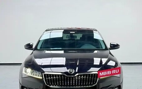 Skoda Superb III рестайлинг, 2023 год, 2 653 344 рублей, 2 фотография